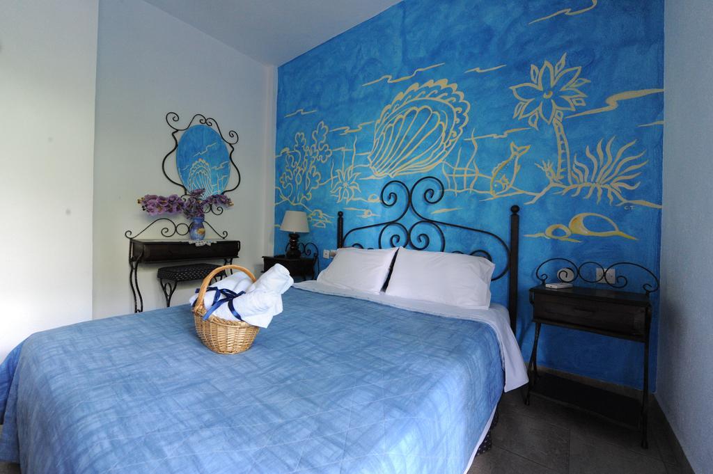 Thalassa Hotel Amoliani Bagian luar foto