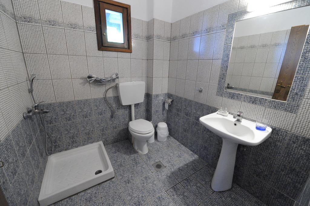 Thalassa Hotel Amoliani Ruang foto
