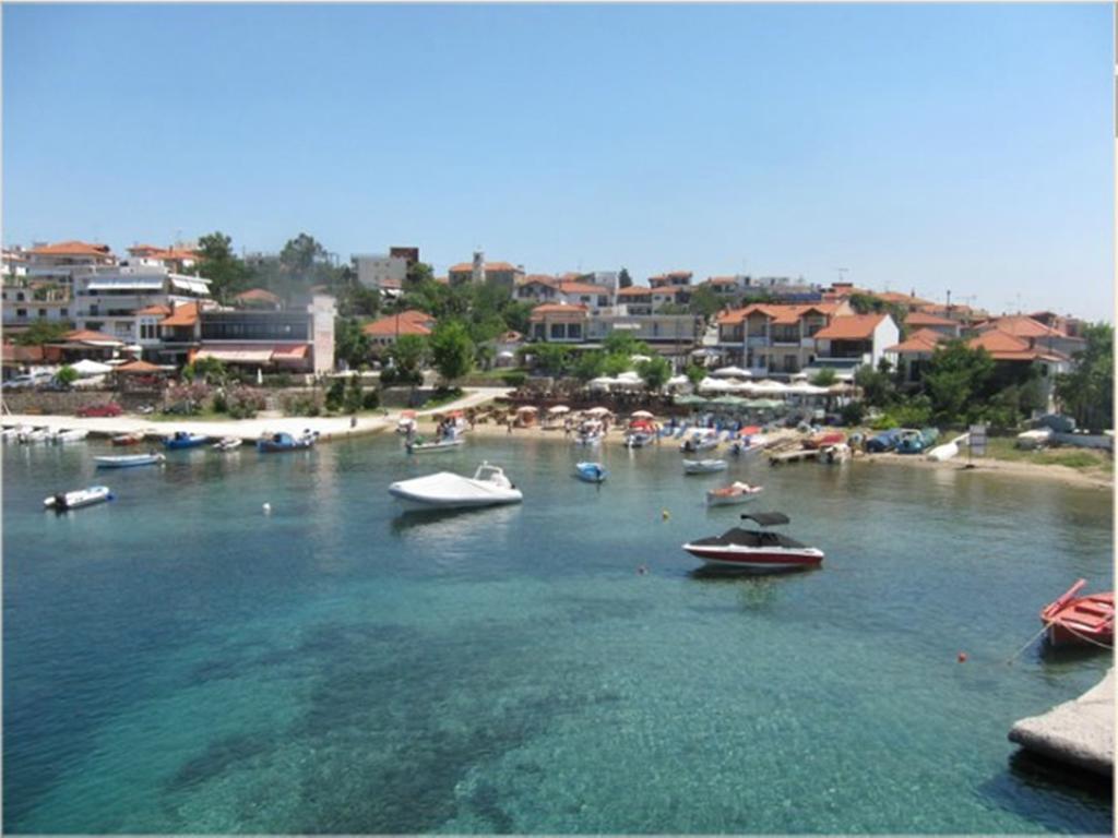 Thalassa Hotel Amoliani Bagian luar foto