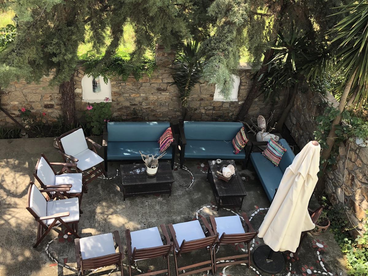 Thalassa Hotel Amoliani Bagian luar foto